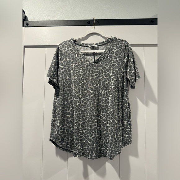 Grey Leopard Print V-Neck Top - Picture 1 of 1